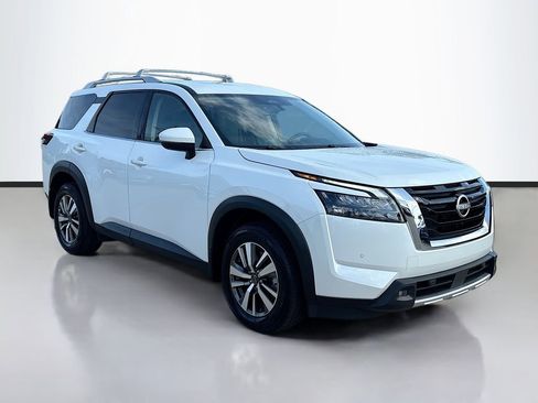 Used 2025 Nissan Pathfinder SL w/ Lighting Package (N92) image 3