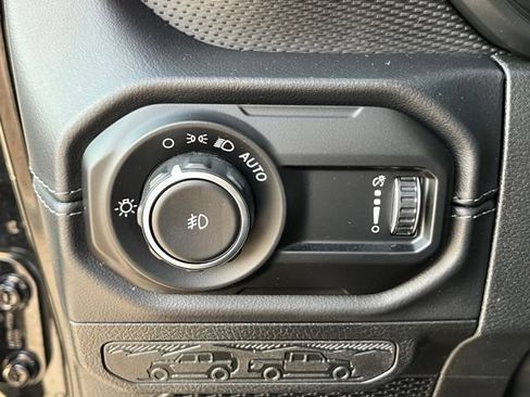 Certified 2025 Jeep Wrangler Unlimited Rubicon w/ Convenience Group AWD/4WD image 17