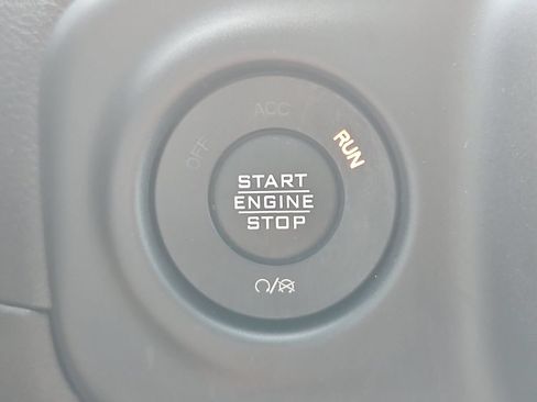 Used 2023 Jeep Gladiator Sport AWD/4WD image 25