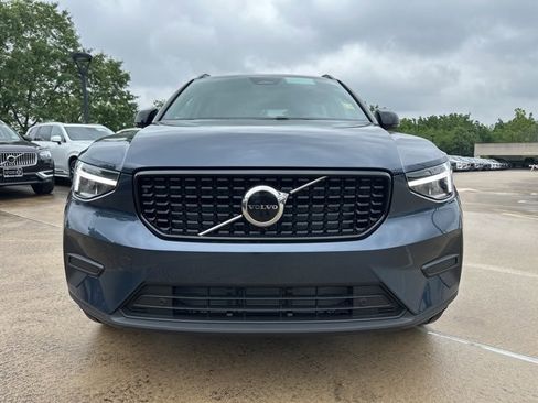 New 2026 Volvo XC40 B5 Core w/ Climate Package image 2