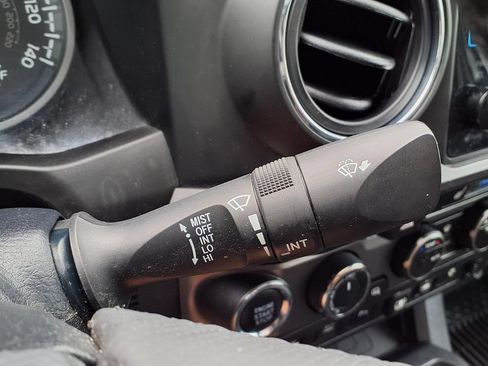 Used 2019 Toyota Tacoma TRD Off-Road AWD/4WD image 16