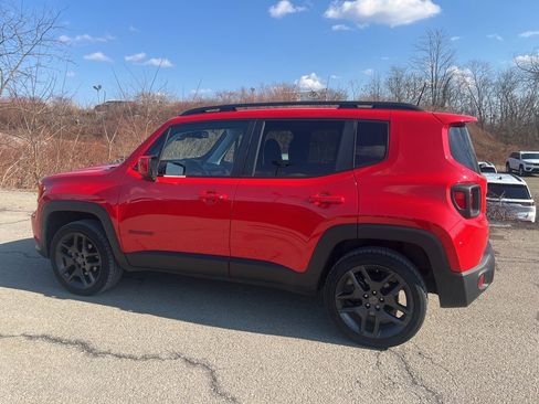 Used 2022 Jeep Renegade Latitude w/ Convenience Group image 3