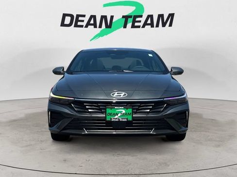 Certified 2025 Hyundai Elantra Limited FWD image 2