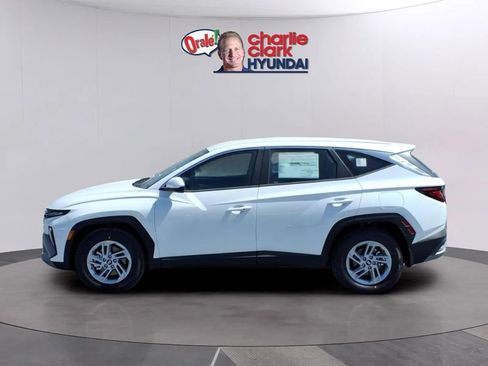 New 2026 Hyundai Tucson SE FWD image 2