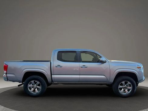 Used 2017 Toyota Tacoma SR5 image 11