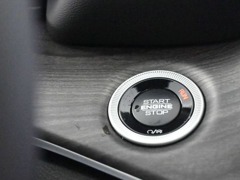 New 2025 Jeep Grand Cherokee Limited w/ Luxury Tech Group II image 19