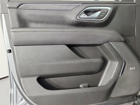 Used 2023 GMC Yukon SLT w/ SLT Luxury Package image 19