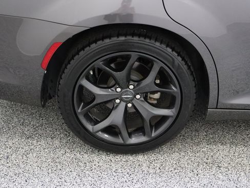 Used 2023 Chrysler 300 Touring w/ Sport Appearance Package RWD image 6