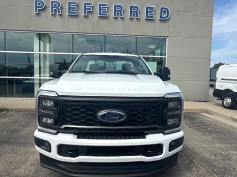 Used 2025 Ford F250 XL w/ STX Appearance Package AWD/4WD image 3