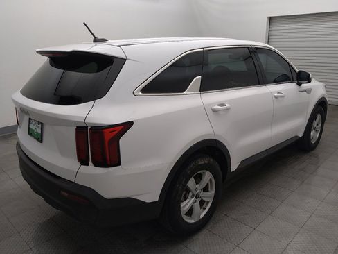 Used 2023 Kia Sorento LX FWD image 9