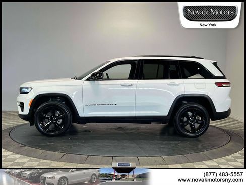 Used 2023 Jeep Grand Cherokee Altitude AWD/4WD image 5