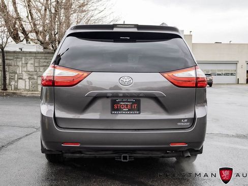 Used 2018 Toyota Sienna LE image 15