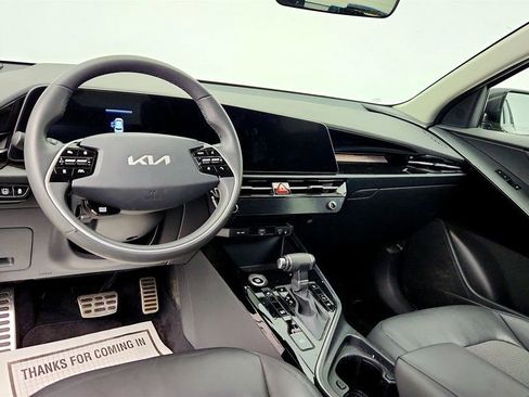 Used 2023 Kia Niro EX Touring image 13