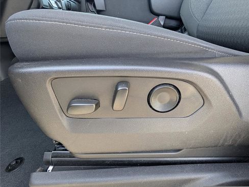 Used 2023 Chevrolet Silverado 1500 Custom image 18