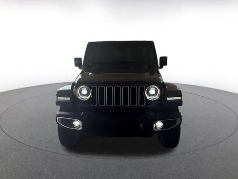 Used 2025 Jeep Wrangler Unlimited Sahara AWD/4WD image 9