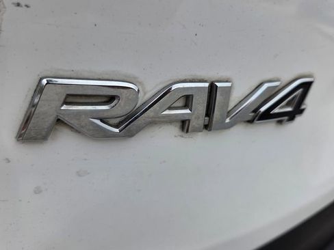 Used 2019 Toyota RAV4 LE image 15