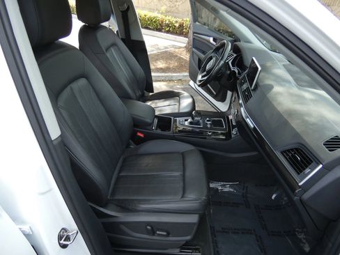 Used 2020 Audi Q5 e Premium Plus image 27