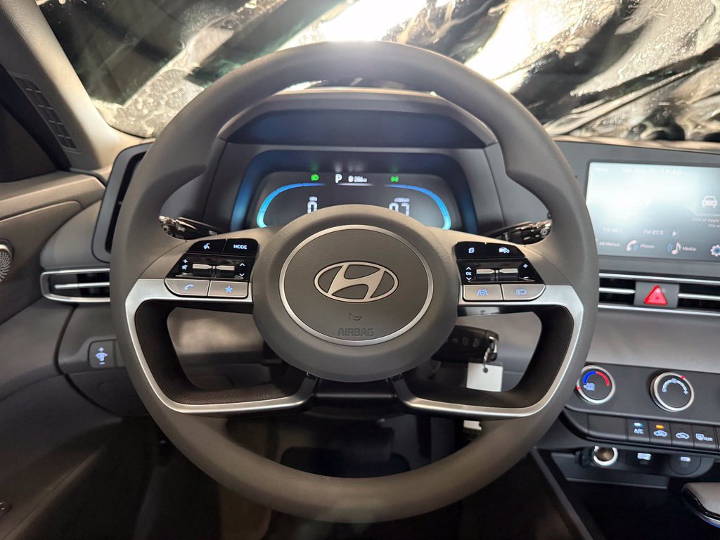 Used 2024 Hyundai Elantra SE FWD image 13