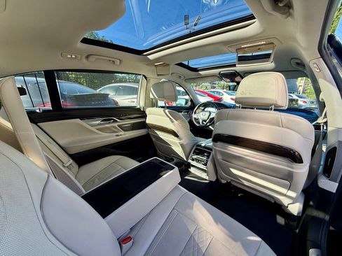 Used 2018 BMW 740i xDrive AWD/4WD image 26