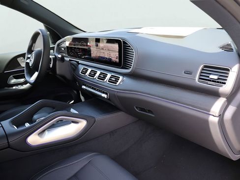 New 2026 Mercedes-Benz GLS 450 4MATIC image 9