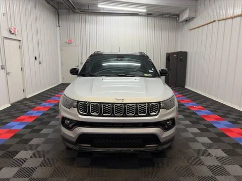 Used 2025 Jeep Compass Limited AWD/4WD image 9