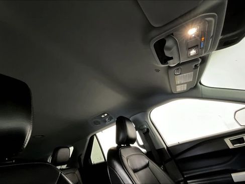 Used 2023 Ford Explorer Limited image 22