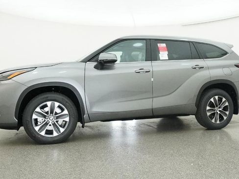 New 2026 Toyota Highlander XLE AWD/4WD image 48