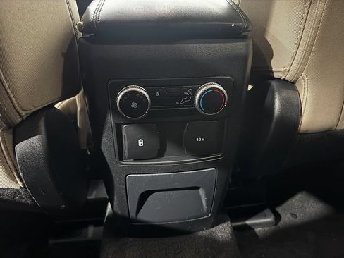 Used 2023 Ford Explorer XLT AWD/4WD image 41