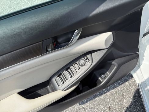 Used 2018 Honda Accord EX image 36