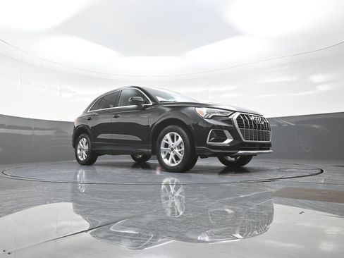 Used 2024 Audi Q3 2.0T Premium image 9