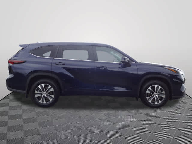 Certified 2026 Toyota Highlander XLE AWD/4WD image 4
