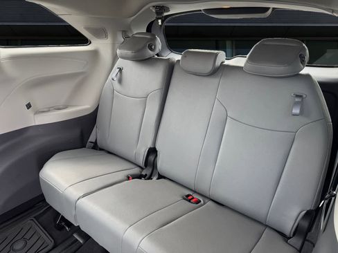 Used 2023 Toyota Sienna XLE w/ XLE Plus Package image 17