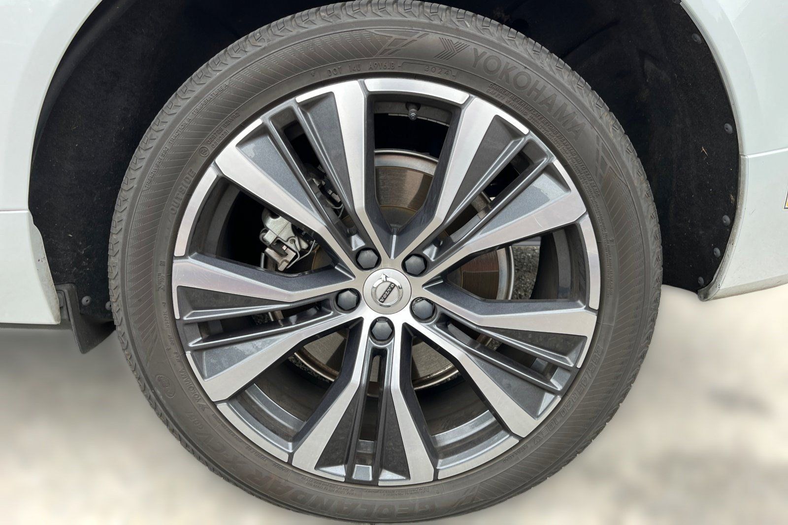 Used 2022 Volvo XC60 T8 Inscription Expression w/ Advanced Package AWD/4WD image 6