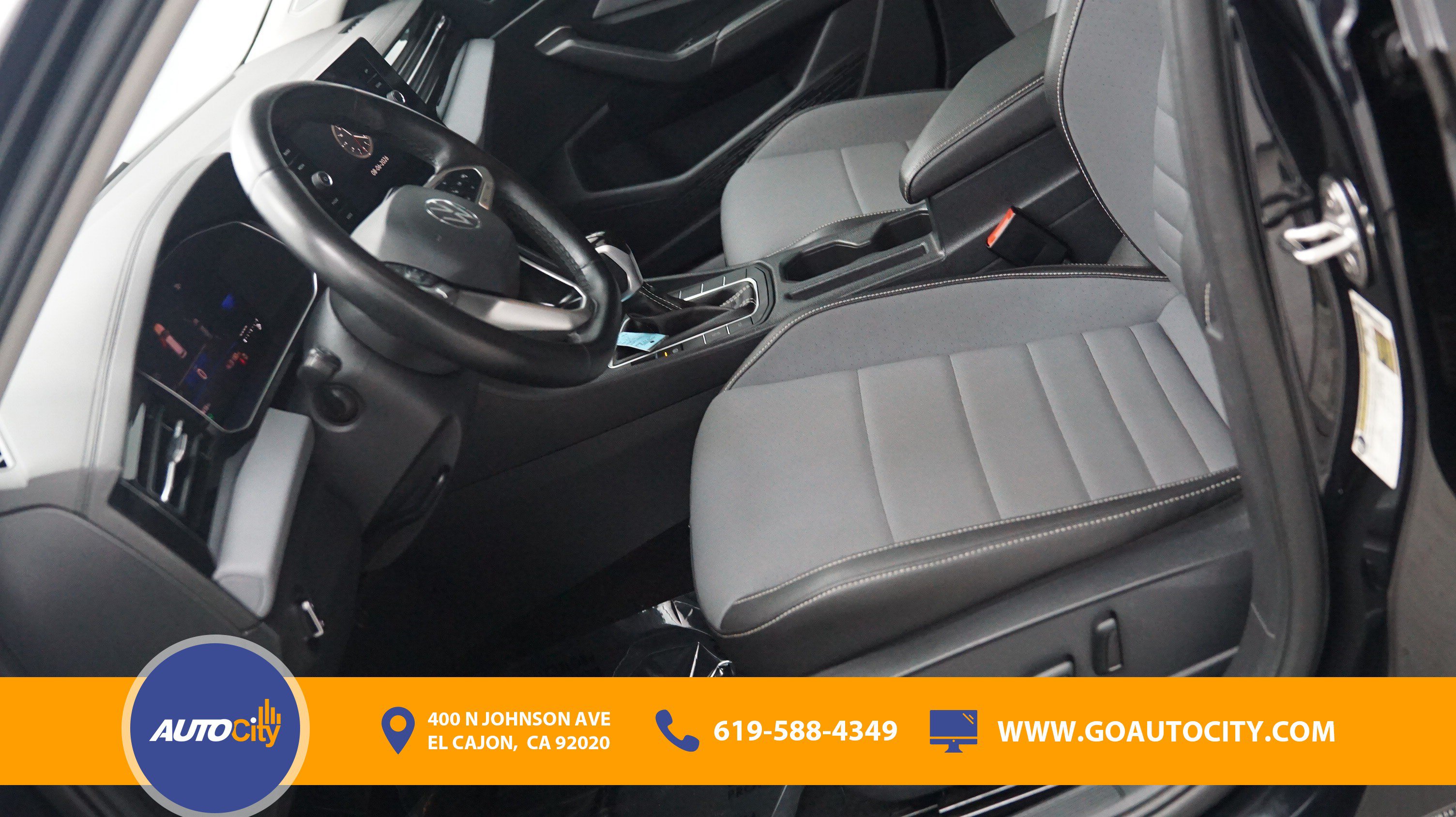 Used 2025 Volkswagen Jetta SE FWD image 9