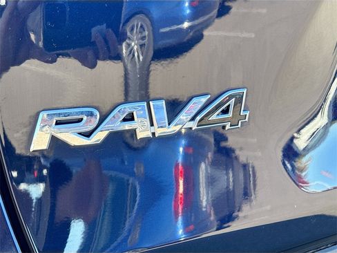 Used 2022 Toyota RAV4 XLE image 21