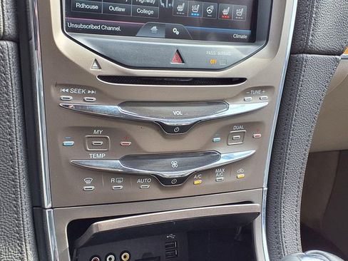 Used 2012 Lincoln MKX FWD image 12