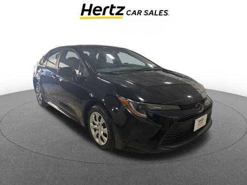 Used 2025 Toyota Corolla LE image 1