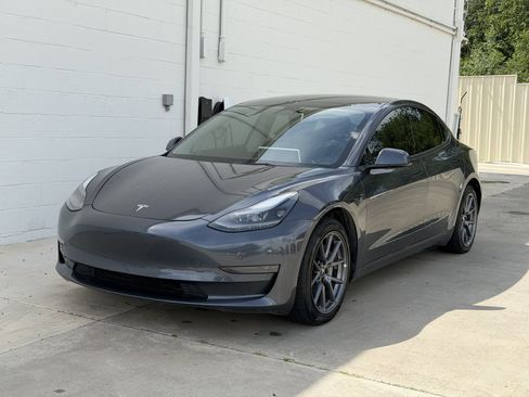 Used 2022 Tesla Model 3 Standard Range RWD image 9
