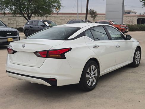 Used 2025 Nissan Altima 2.5 S image 3