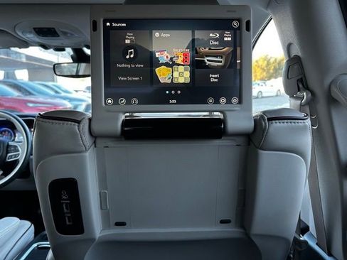 Used 2020 Chrysler Pacifica Limited w/ Tire & Wheel Group image 32