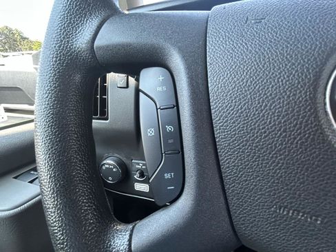 Used 2021 GMC Savana 3500 Extended w/ Power Convenience Package RWD image 18