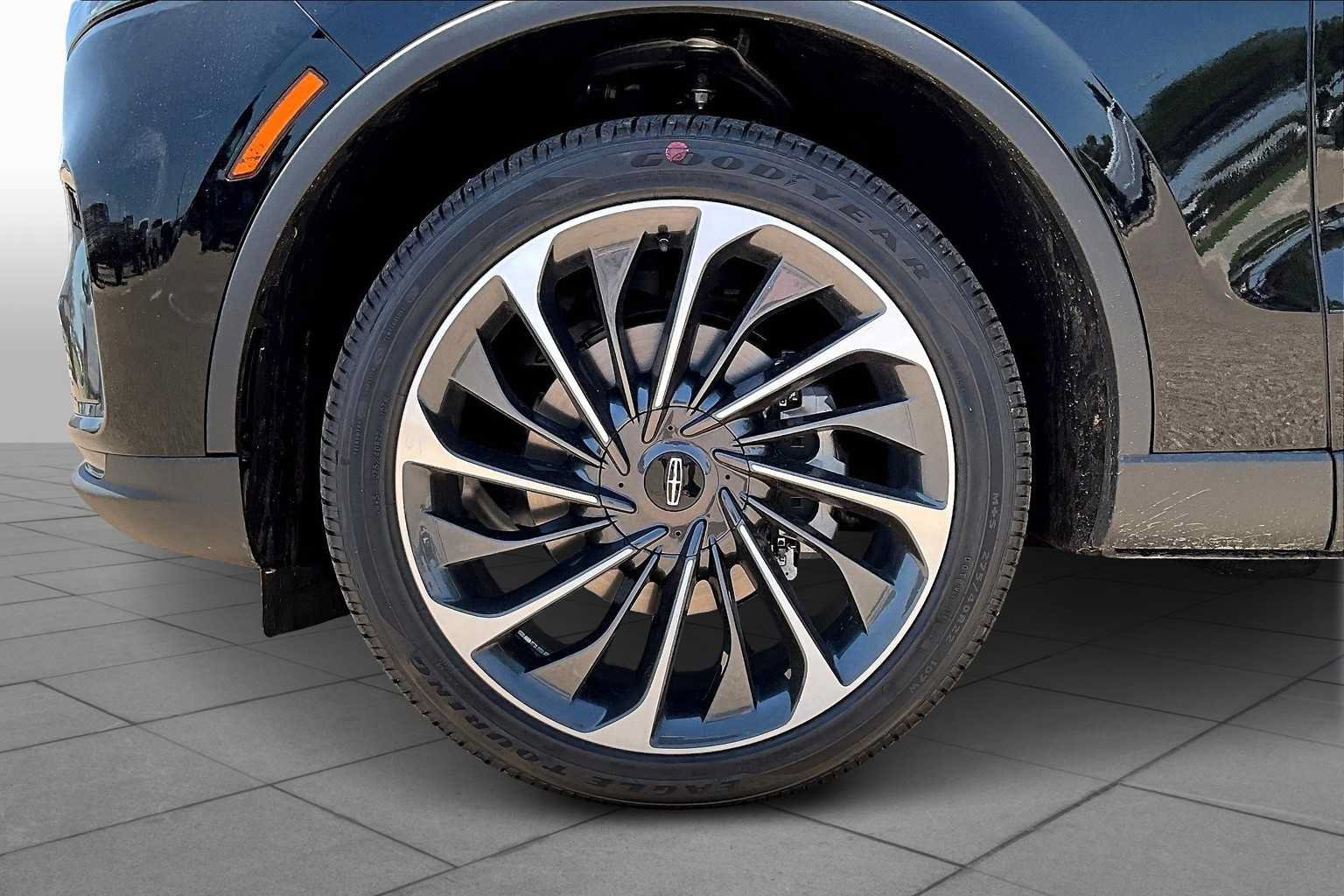 Used 2025 Lincoln Aviator Reserve w/ Luxury Package AWD/4WD image 11