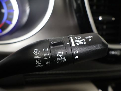 Used 2024 Chrysler Pacifica Limited FWD image 42