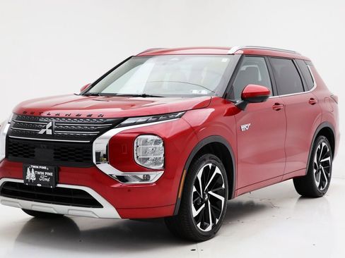 Used 2023 Mitsubishi Outlander SEL image 2