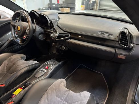 Used 2013 Ferrari 458 Italia Coupe RWD image 32
