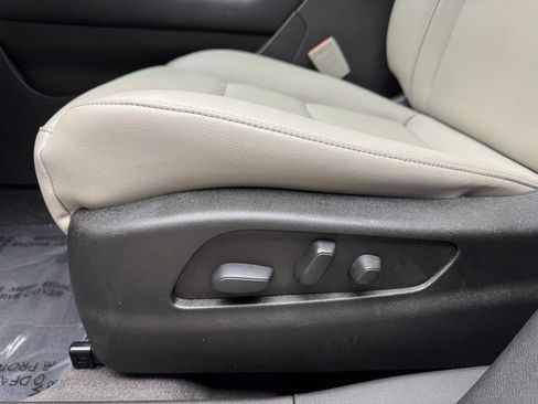 Used 2023 Cadillac XT4 Luxury w/ Cold Weather Package image 11