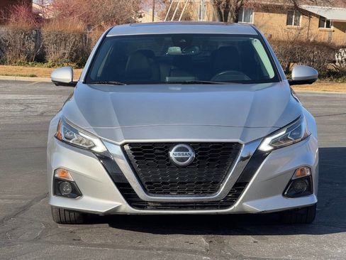 Used 2020 Nissan Altima 2.0 Platinum image 2