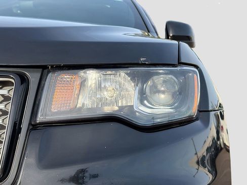 Used 2017 Jeep Grand Cherokee Altitude image 9