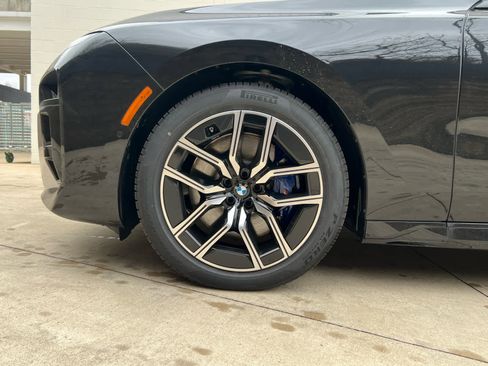 Used 2025 BMW 740i xDrive w/ Premium Package image 6