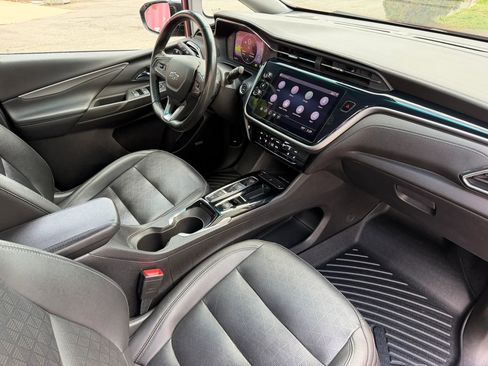 Used 2022 Chevrolet Bolt LT w/ Infotainment Package FWD image 22